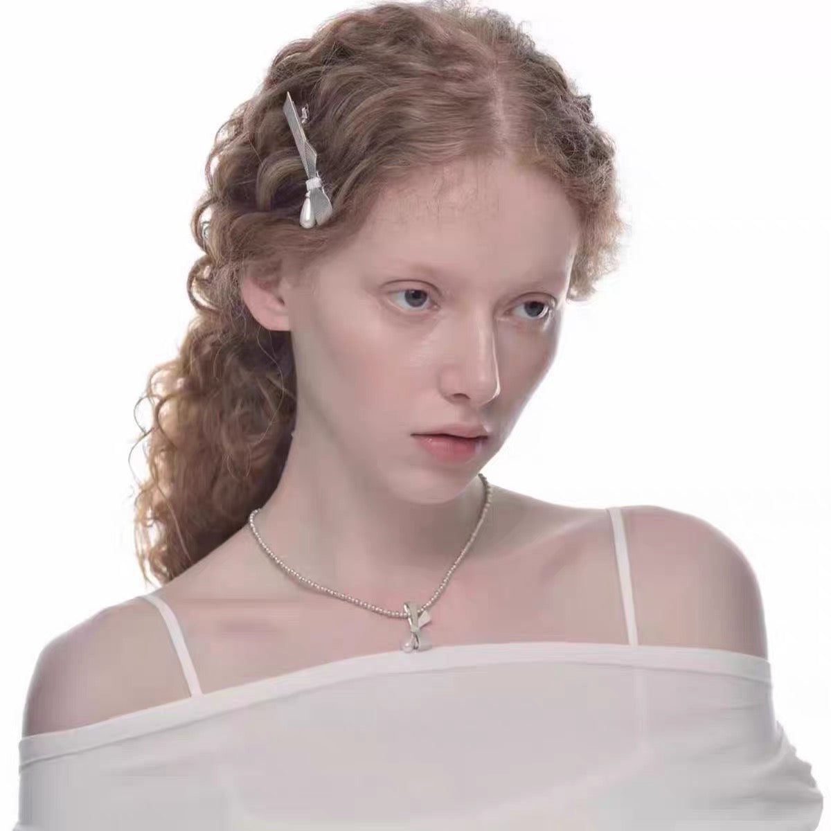 LUMEER-Pearl bow tie hair clip